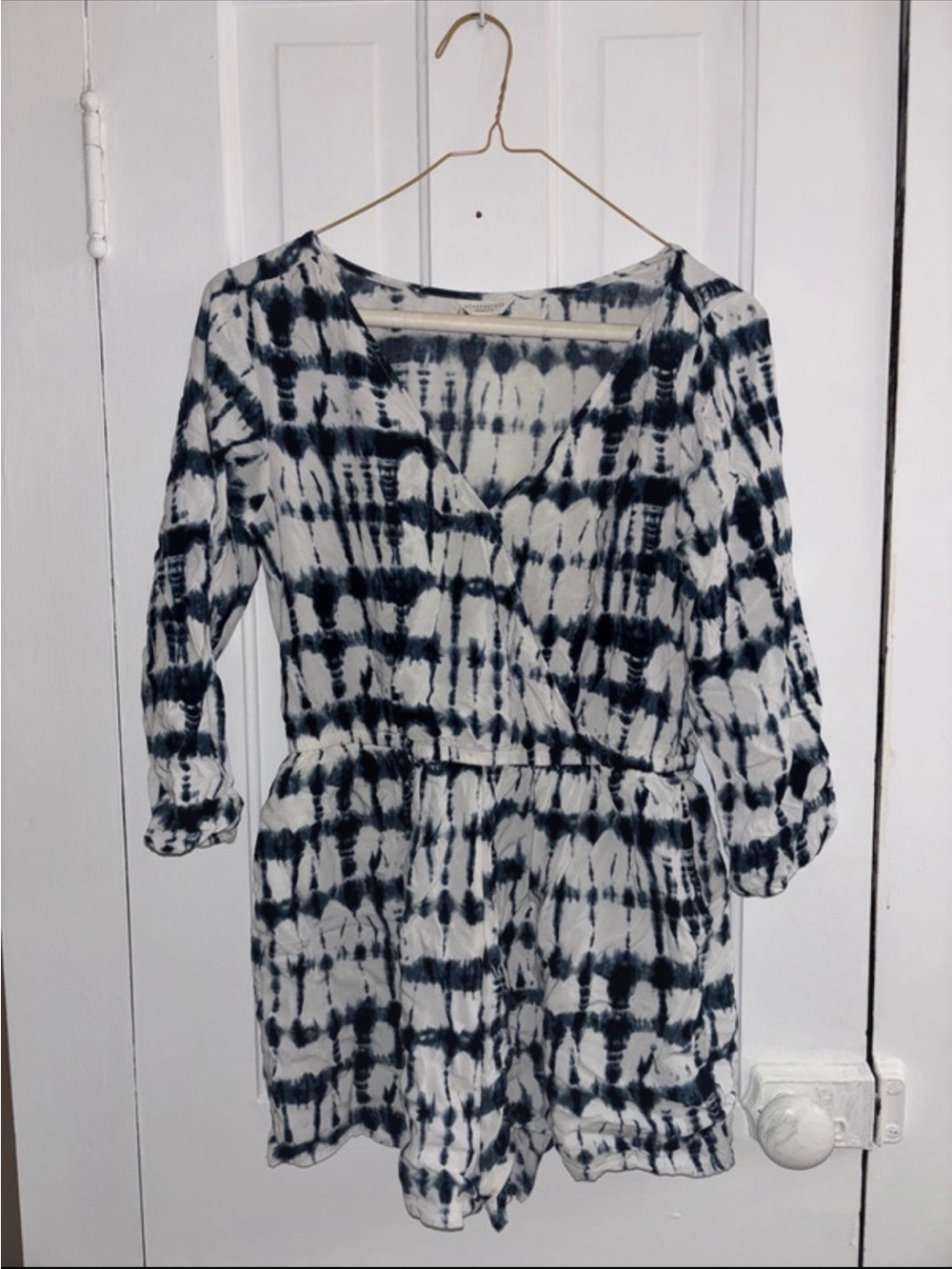 Aeropostale Black & White Tie-Dye Long Sleeve Dress